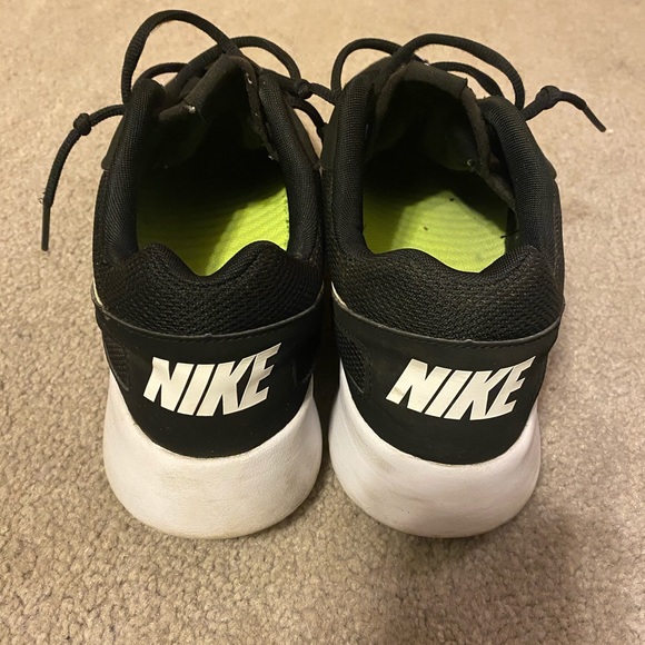 Nike shoes - Picture 3 of 5